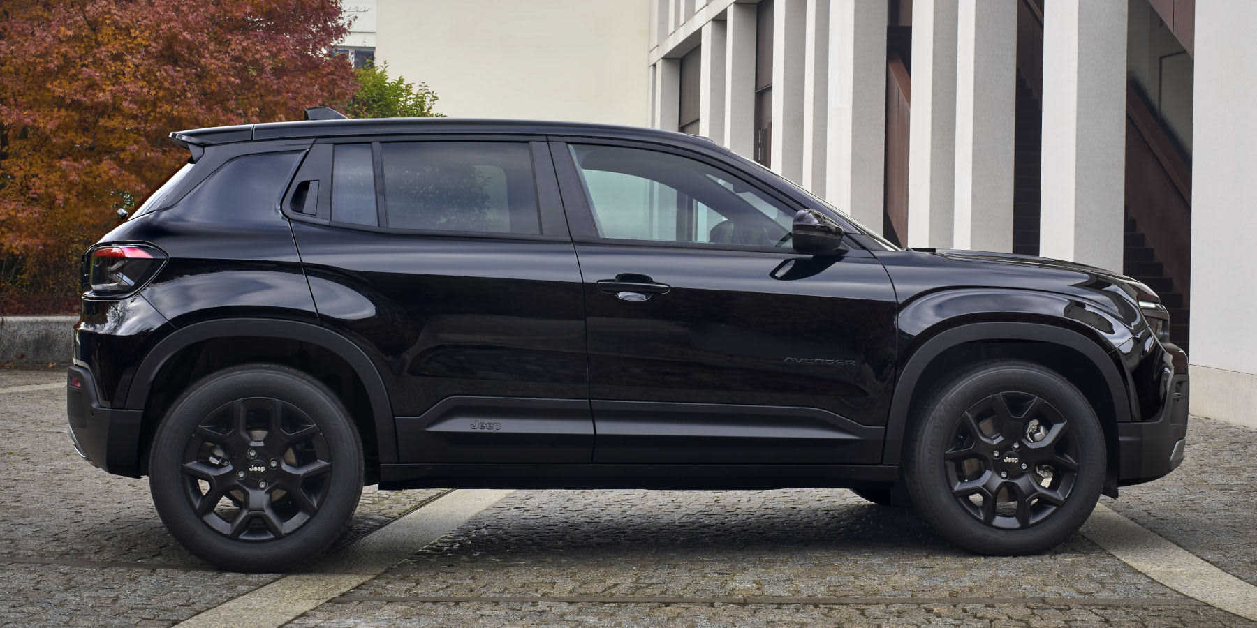 Jeep Avenger Black Edition Seite