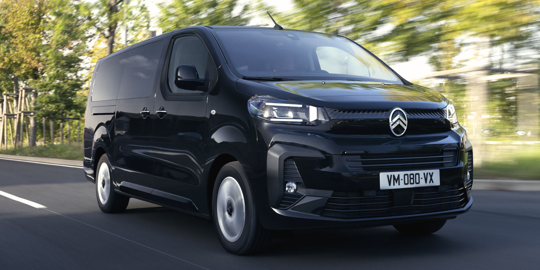 Citroen Spacetourer Facelift 2023 auf der Straße unterwegs