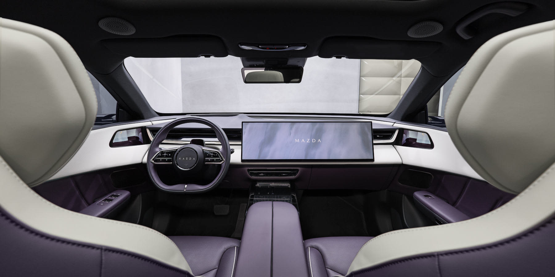 Mazda CX-6e Innenraum Cockpit