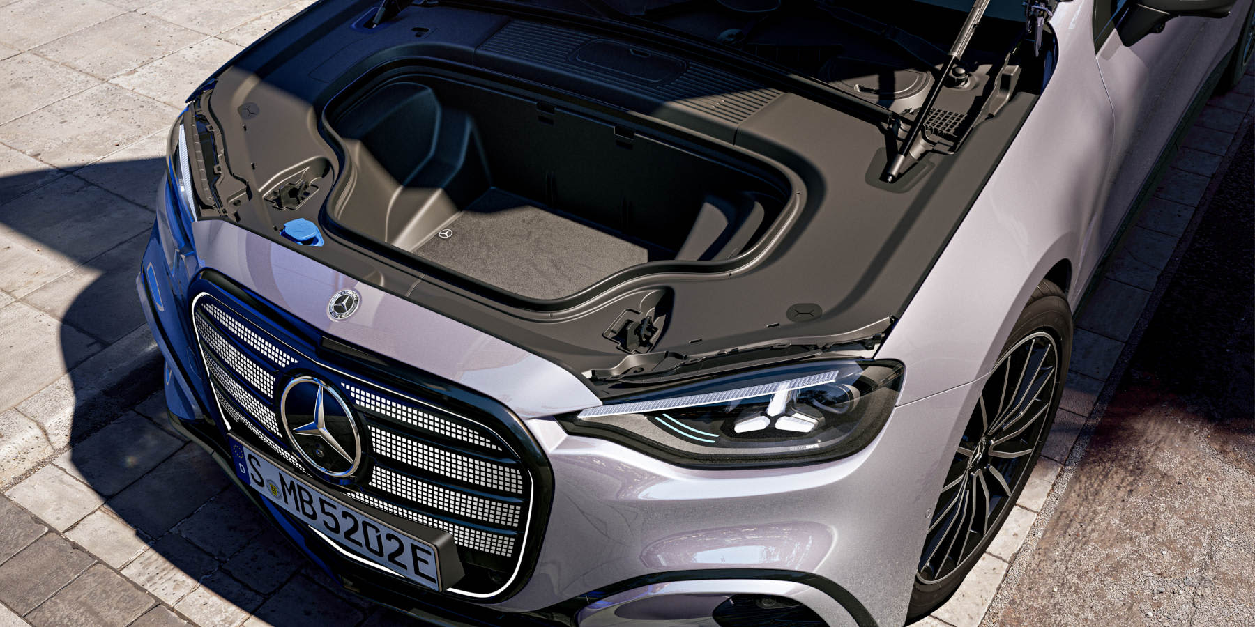 Mercedes-Benz C-Klasse Elektro Motorhaube offen