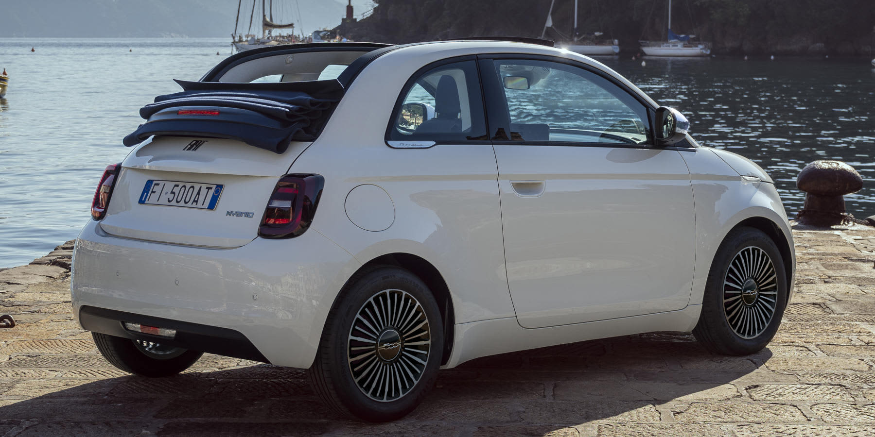 Fiat 500 Hybrid Dolcevita Heck