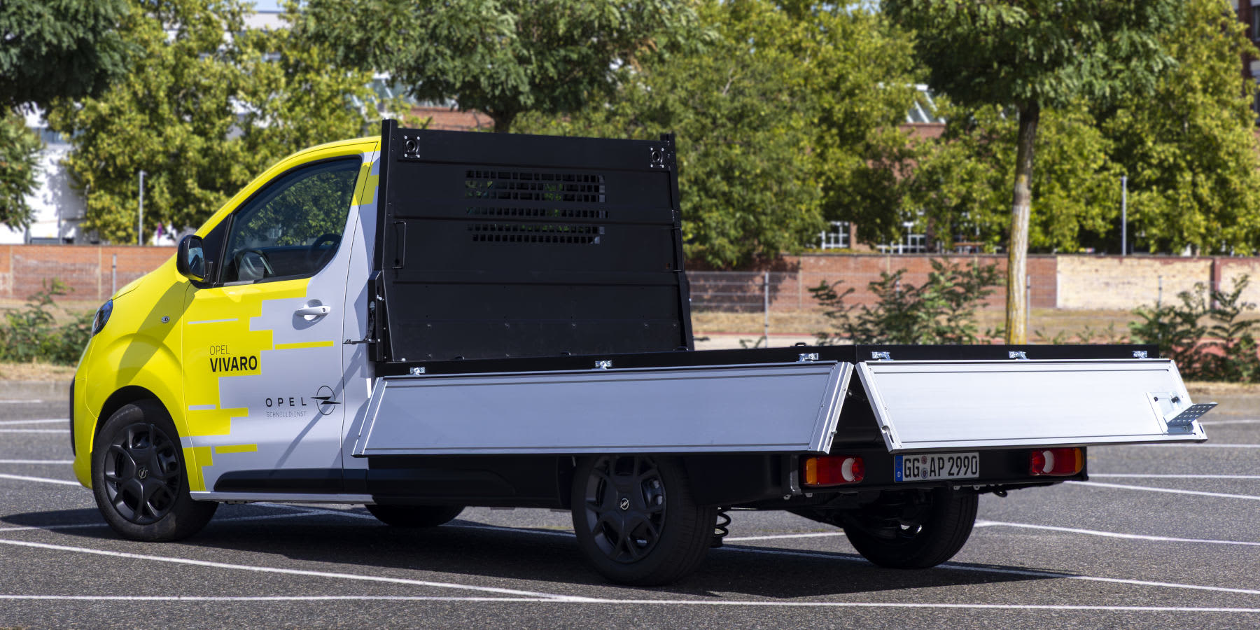 Opel Vivaro Pritsche heruntergeklappt
