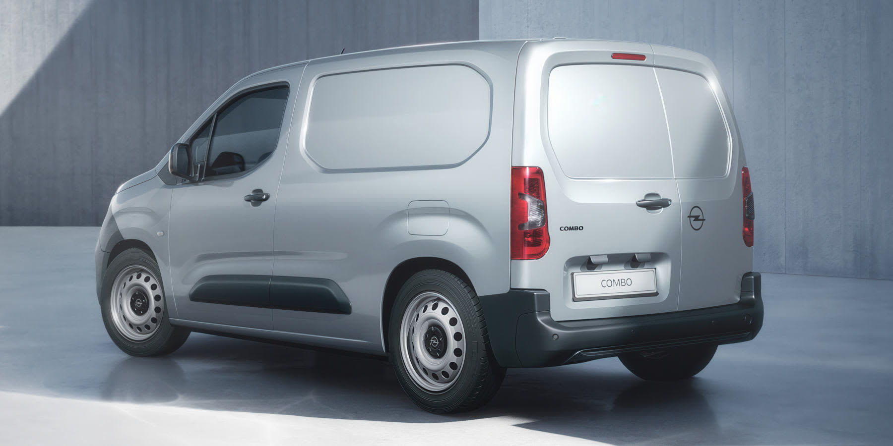 Opel Combo Start von hinten.
