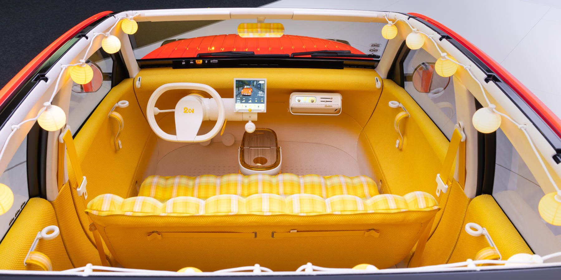 Citroen 2CV Concept Elektro-Ente Innenraum Cockpit Blick durch offene Verdeck