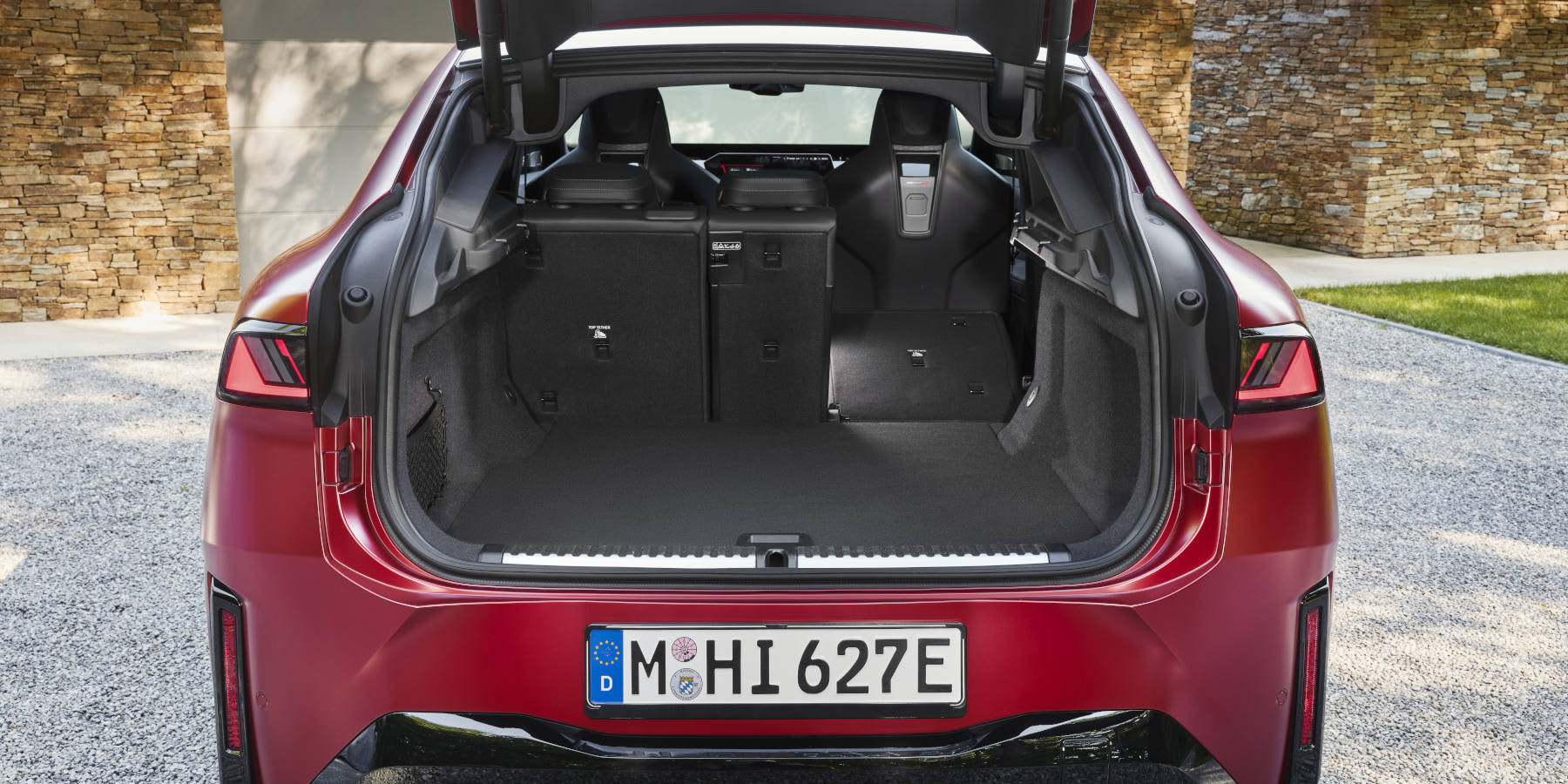 BMW iX4 M60 xDrive Kofferraum offen