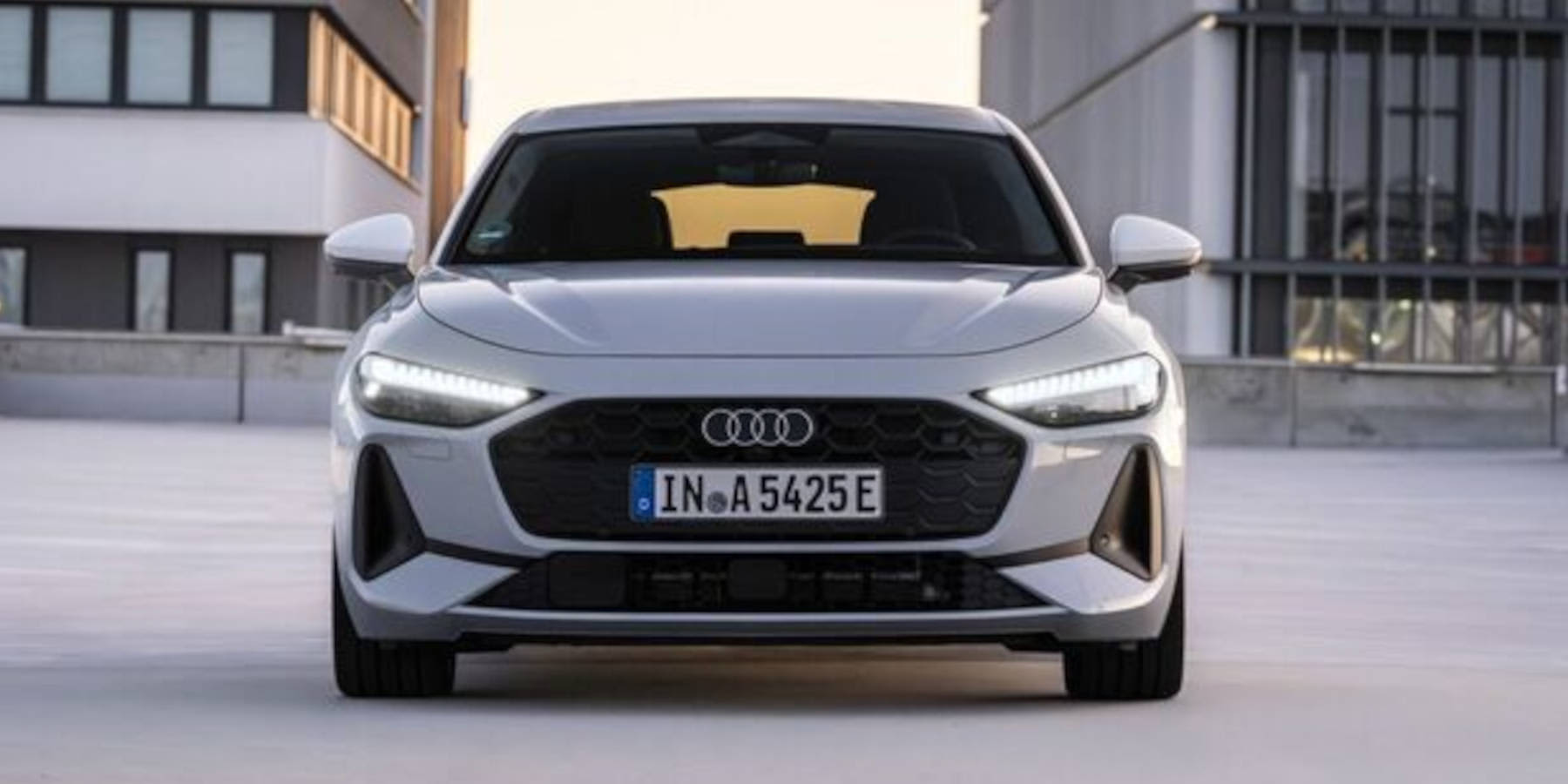 Audi A5 Limousine e-Hybrid Front Totale