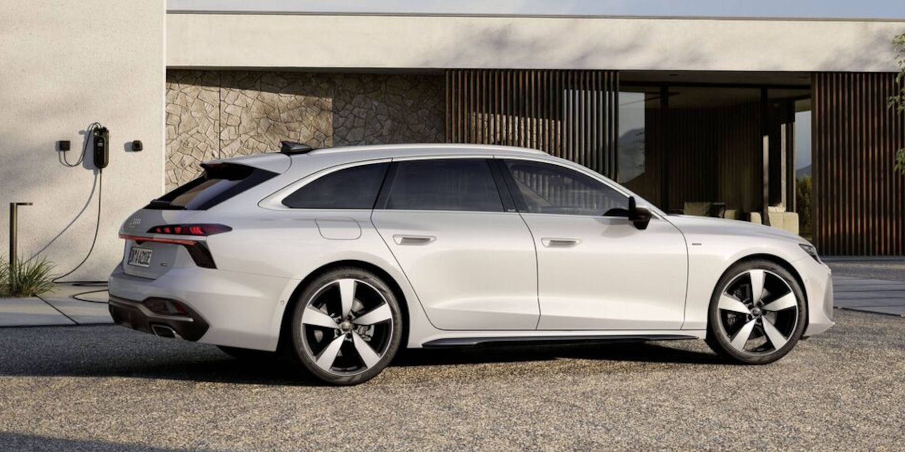  Audi A6 Avant e-hybrid Seitenansicht