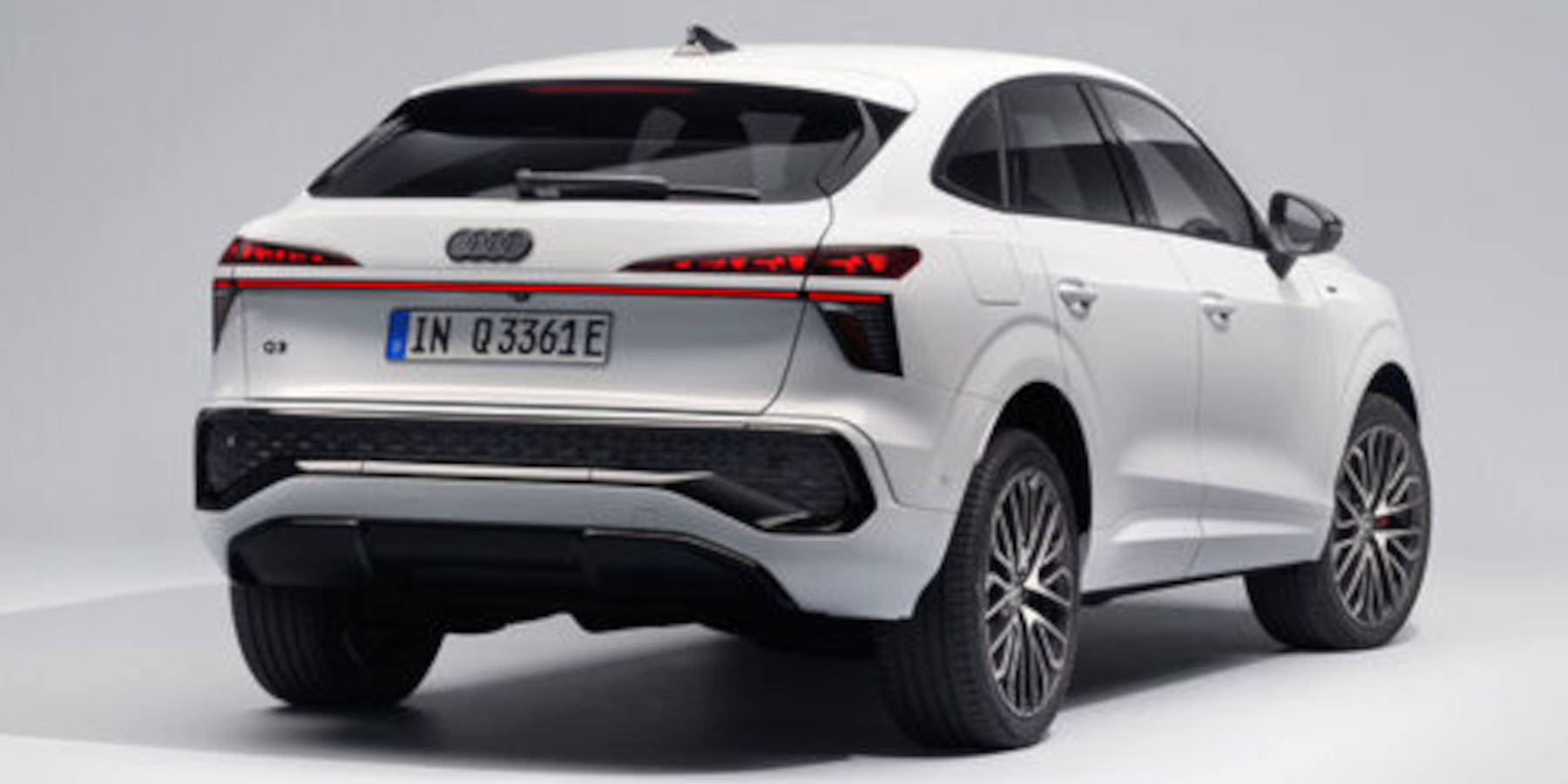 Audi Q3 Sportback e-hybrid seitliche Heckansicht 