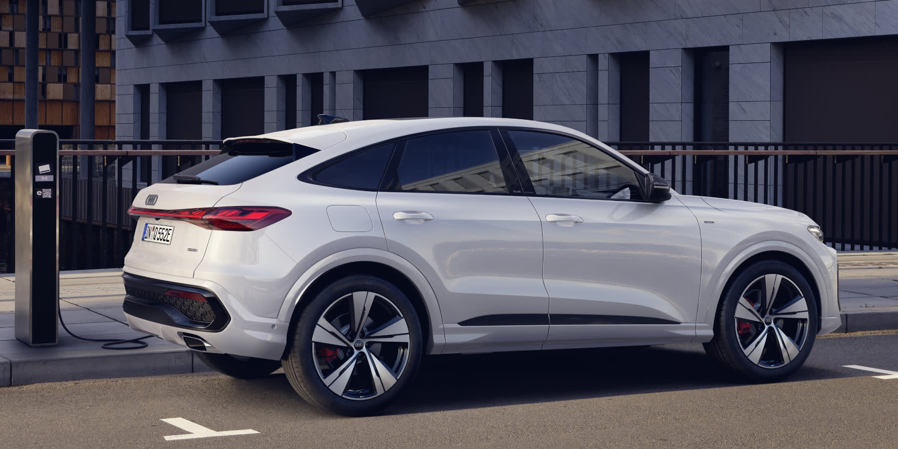 Audi Q5 Sportback e-hybrid Seite