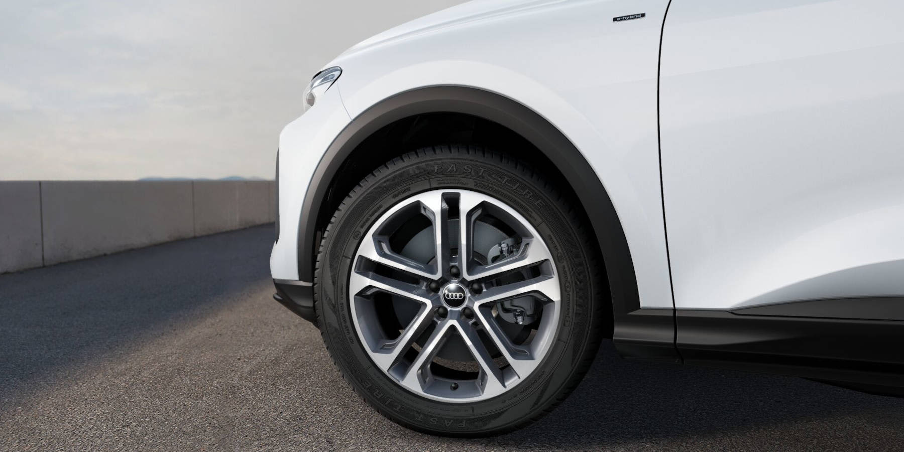 Audi Q5 SUV e-hybrid Reifen