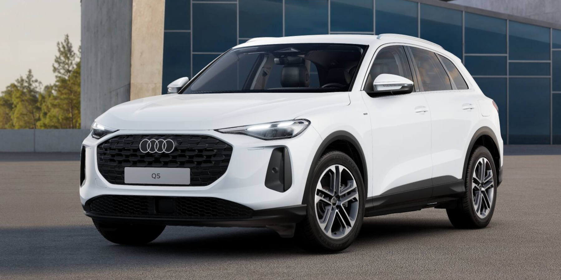 Audi Q5 SUV e-hybrid Front