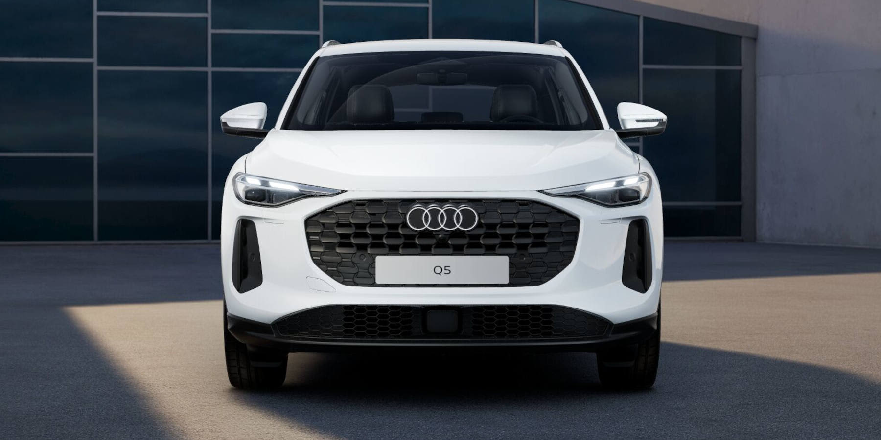 Audi Q5 SUV e-hybrid Front 