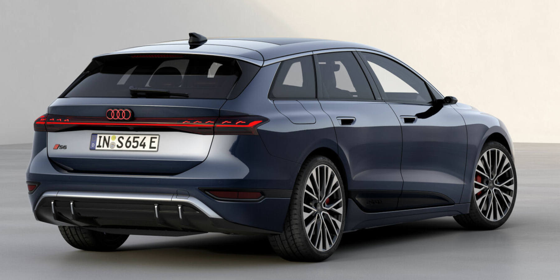 Audi S6 Avant e-tron seitliche Heckansicht