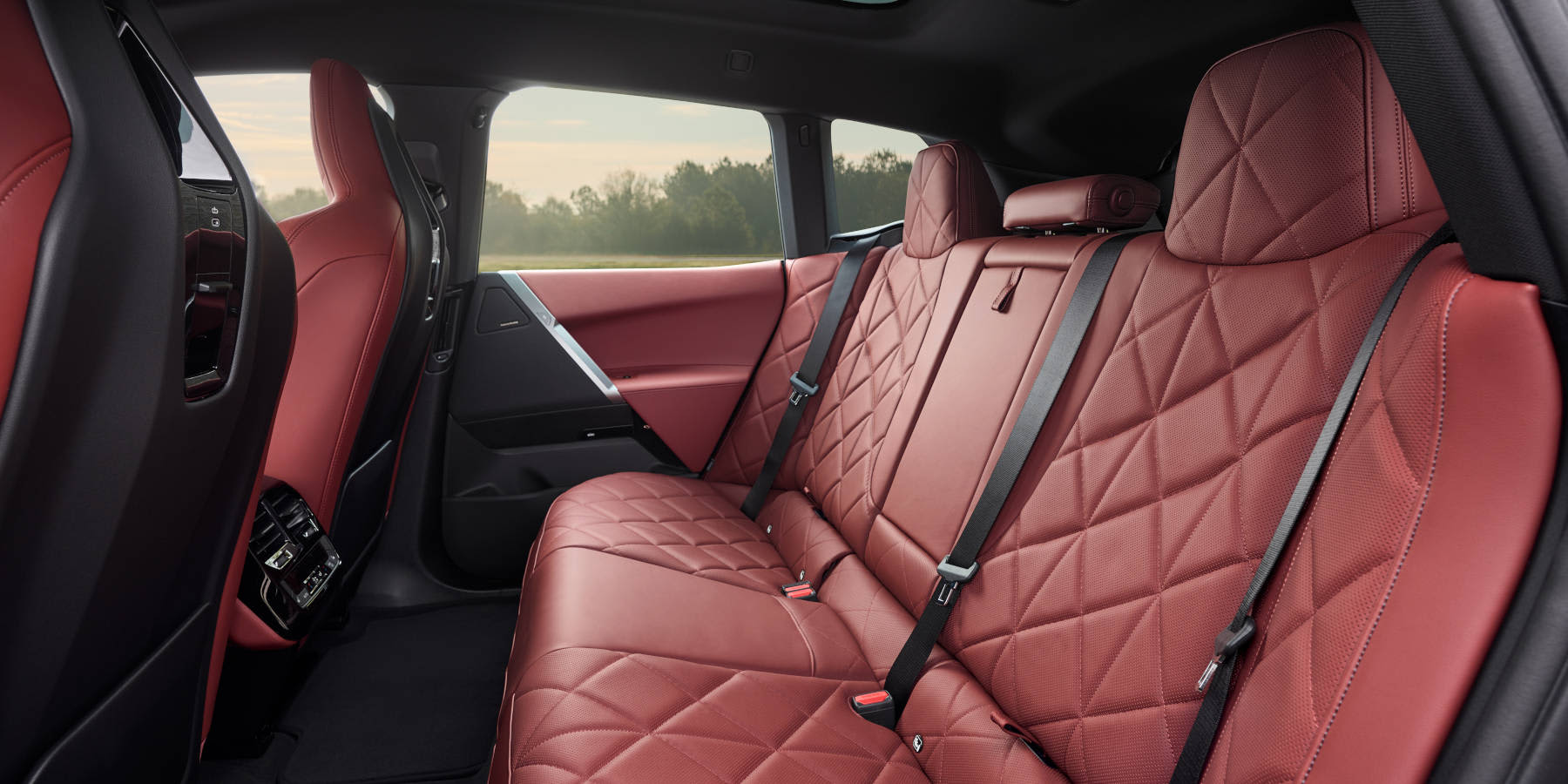 BMW iX Innenraum Übersicht Rückbank