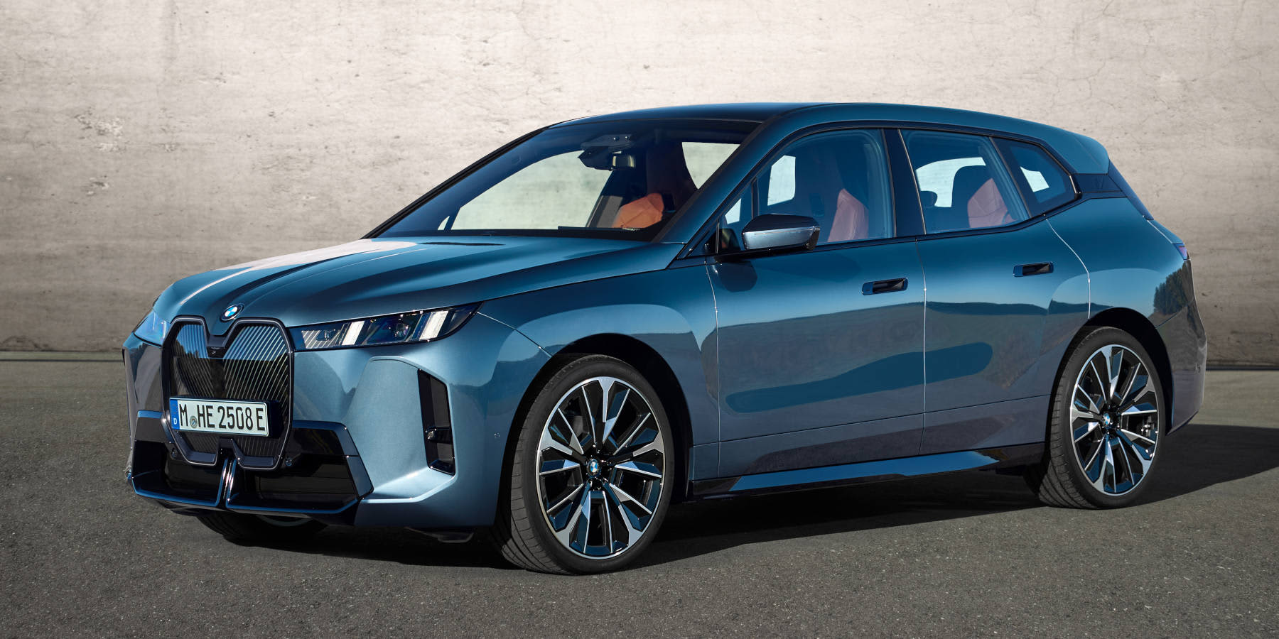 BMW iX3 seitliche Frontansicht