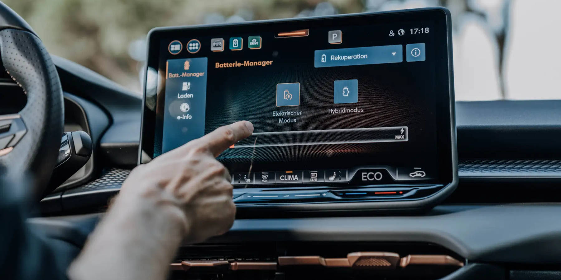 Cupra Terramar e-Hybrid Innenraum Infotainment