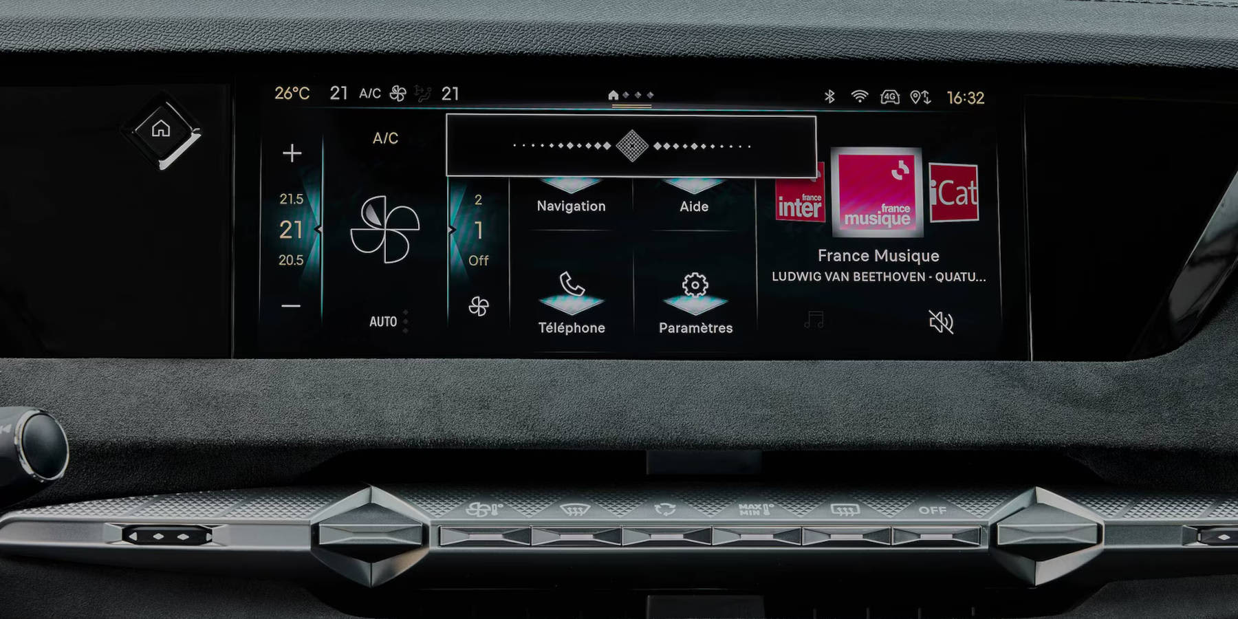 DS N°4 E-Tense Infotainment