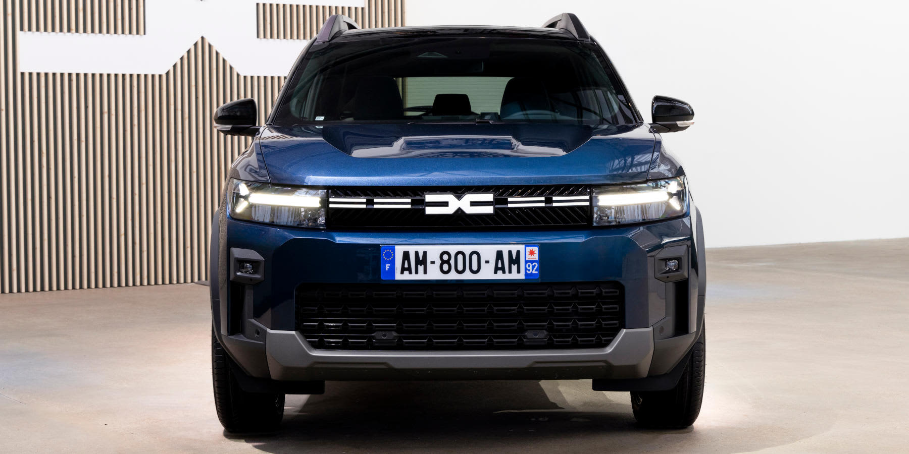 Dacia Bigster Hybrid Front Totalansicht
