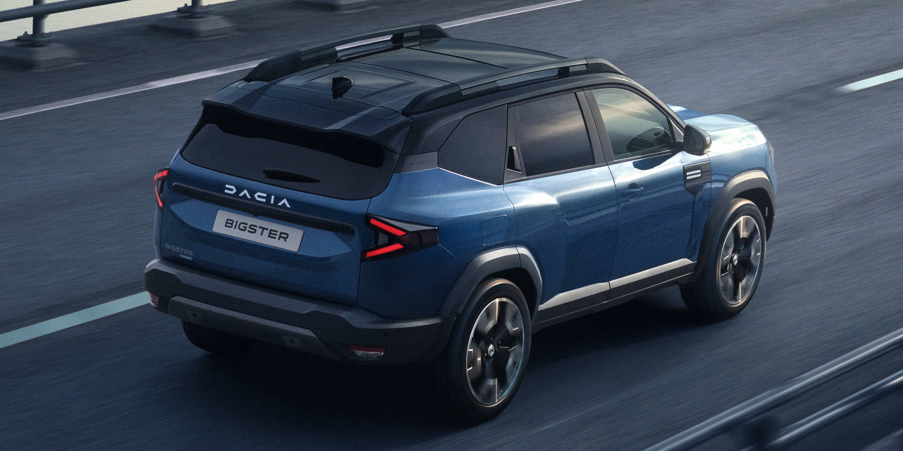 Dacia Bigster Vogelperspektive Seite Straße