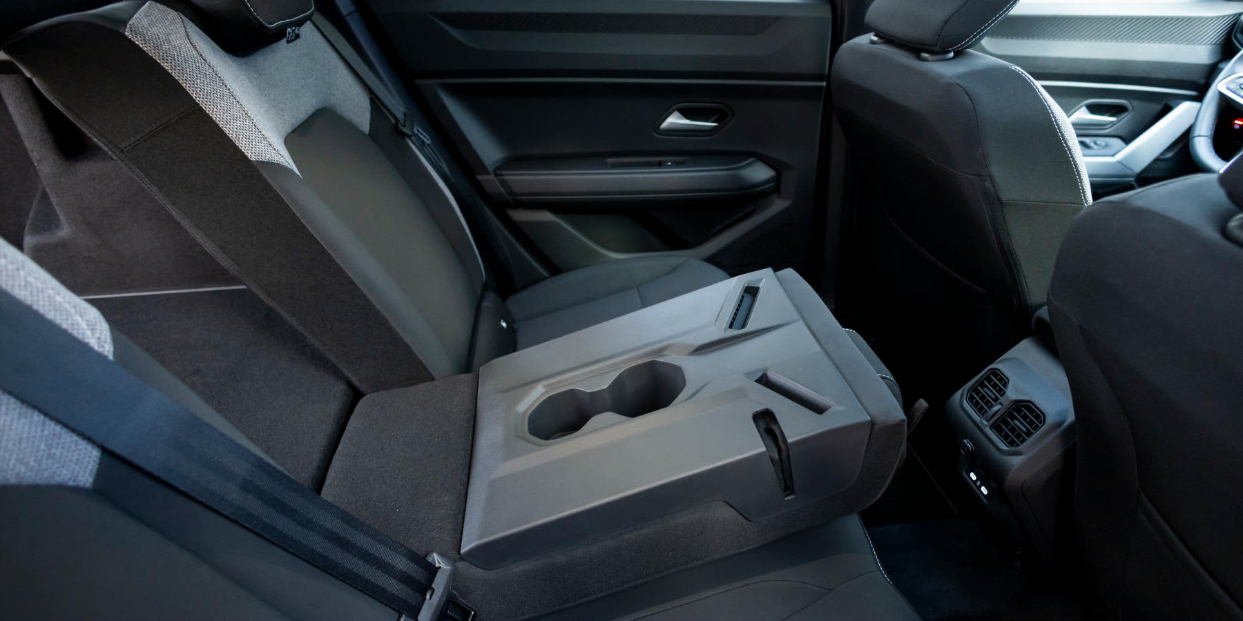 Dacia Bigster Hybrid Innenraum Rückbank Sitze umgeklappt
