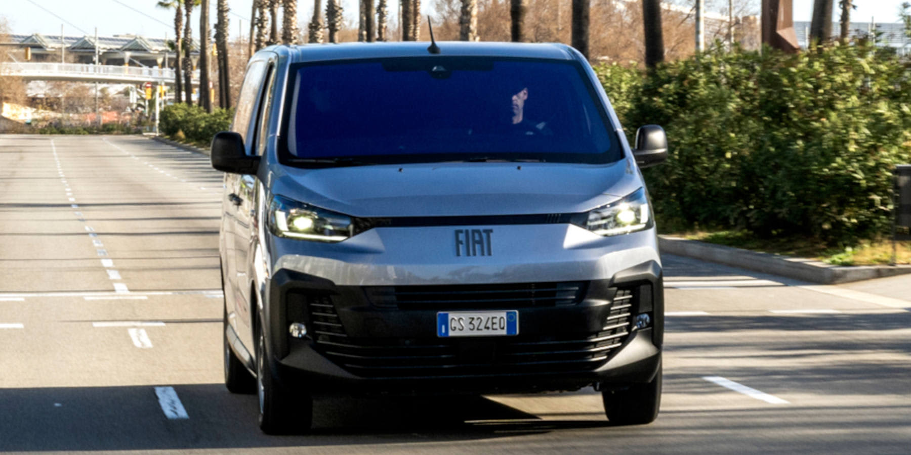 Fiat E-Scudo Kastenwagen: fahrend auf der Straße