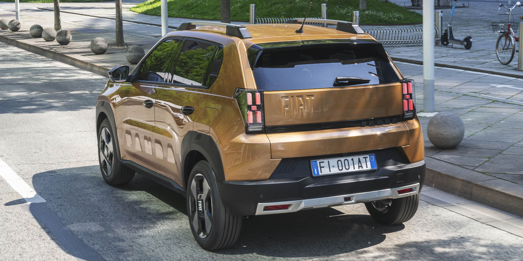 Fiat Grande Panda seitliche Heckansicht