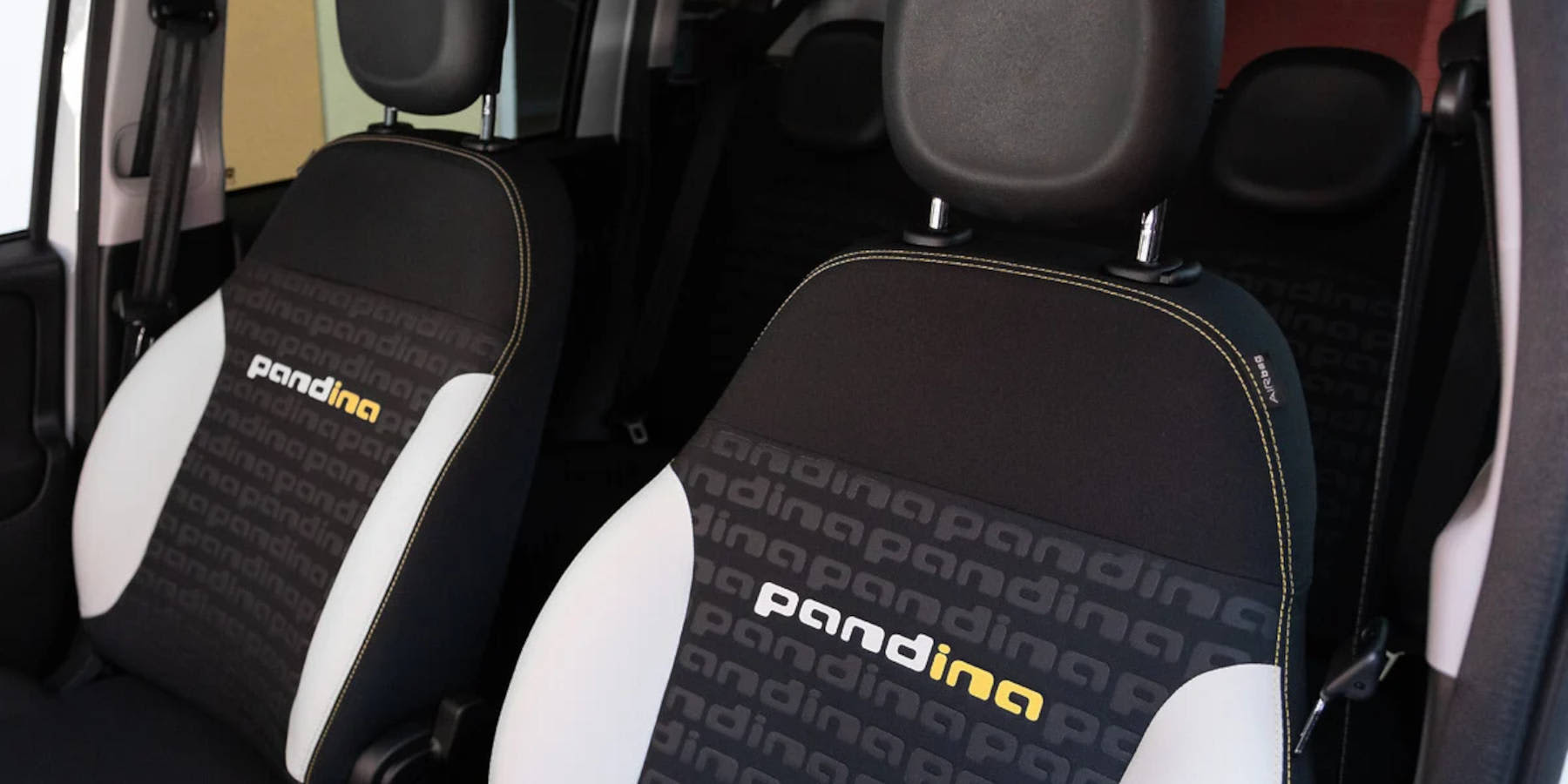 Fiat Pandina Hybrid Innenraum Blick auf Sitze