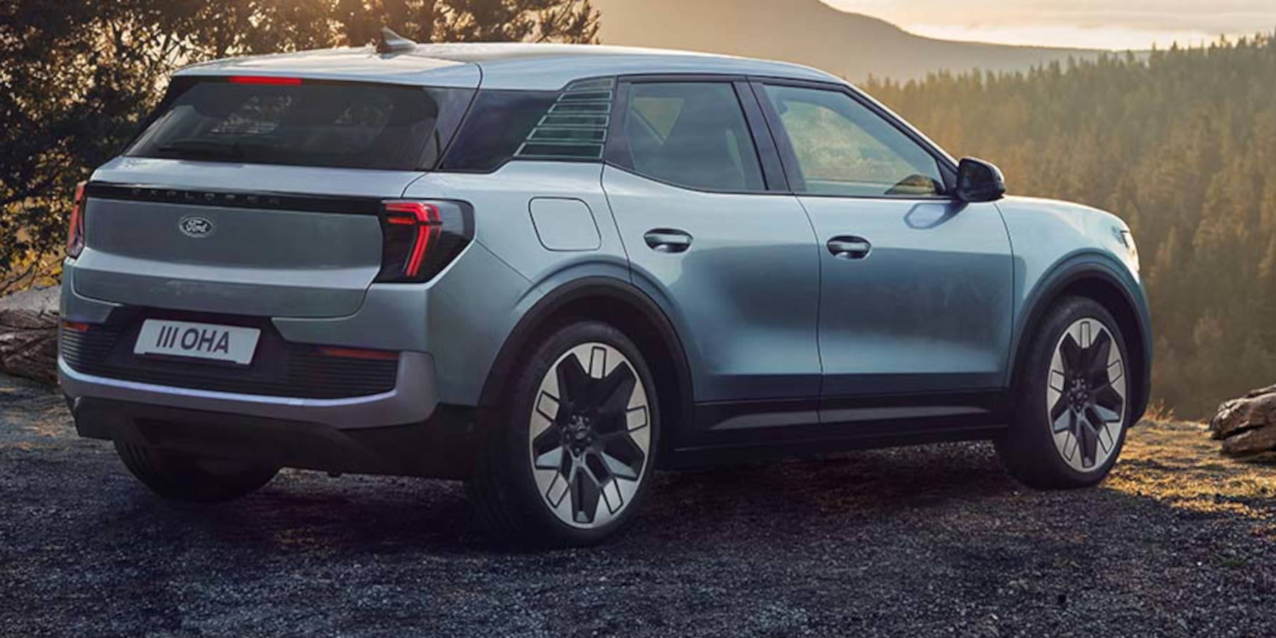 Ford e-Explorer seitliche Heckansicht 