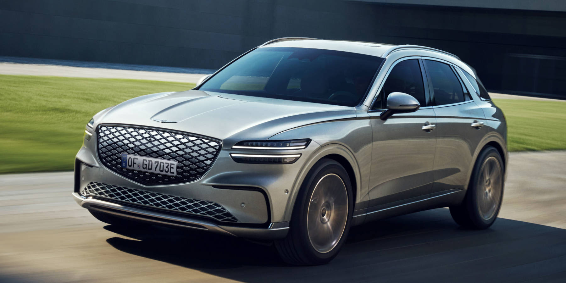 Genesis Electrified GV70 Front seitliche Ansicht