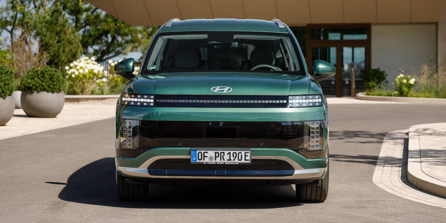 Hyundai Ioniq 9 Front Totale