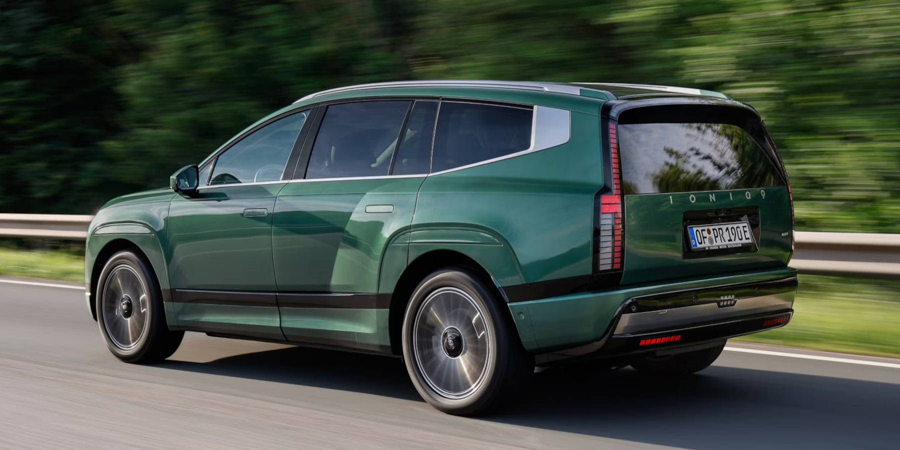 Hyundai Ioniq 9 seitliche Heckansicht