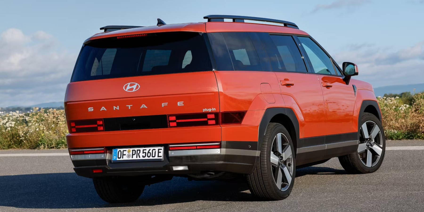 Hyundai Santa Fe Plug-in-Hybrid seitliche Heckansicht