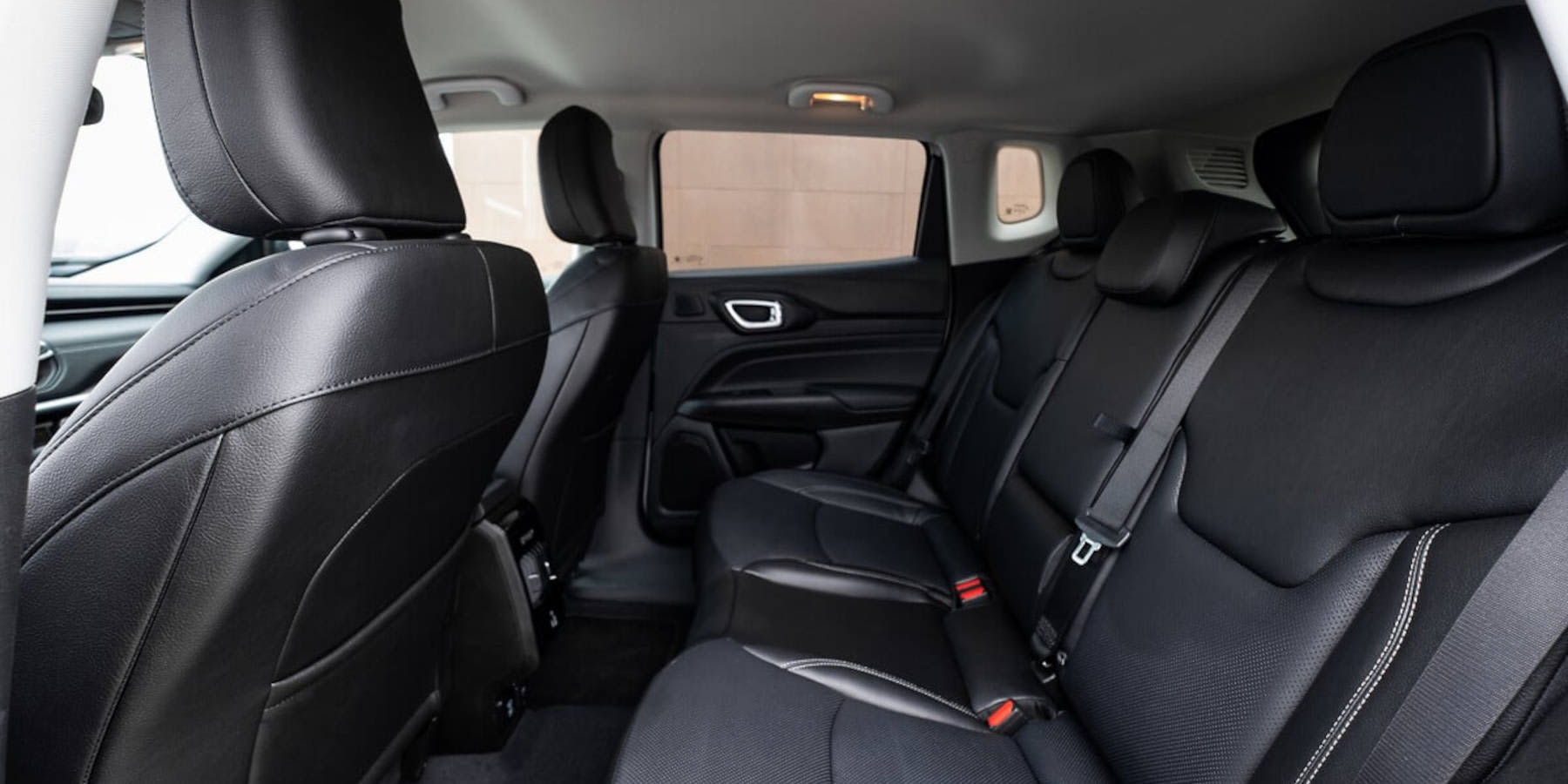 Jeep Compass e-Hybrid Innenraum Sitze