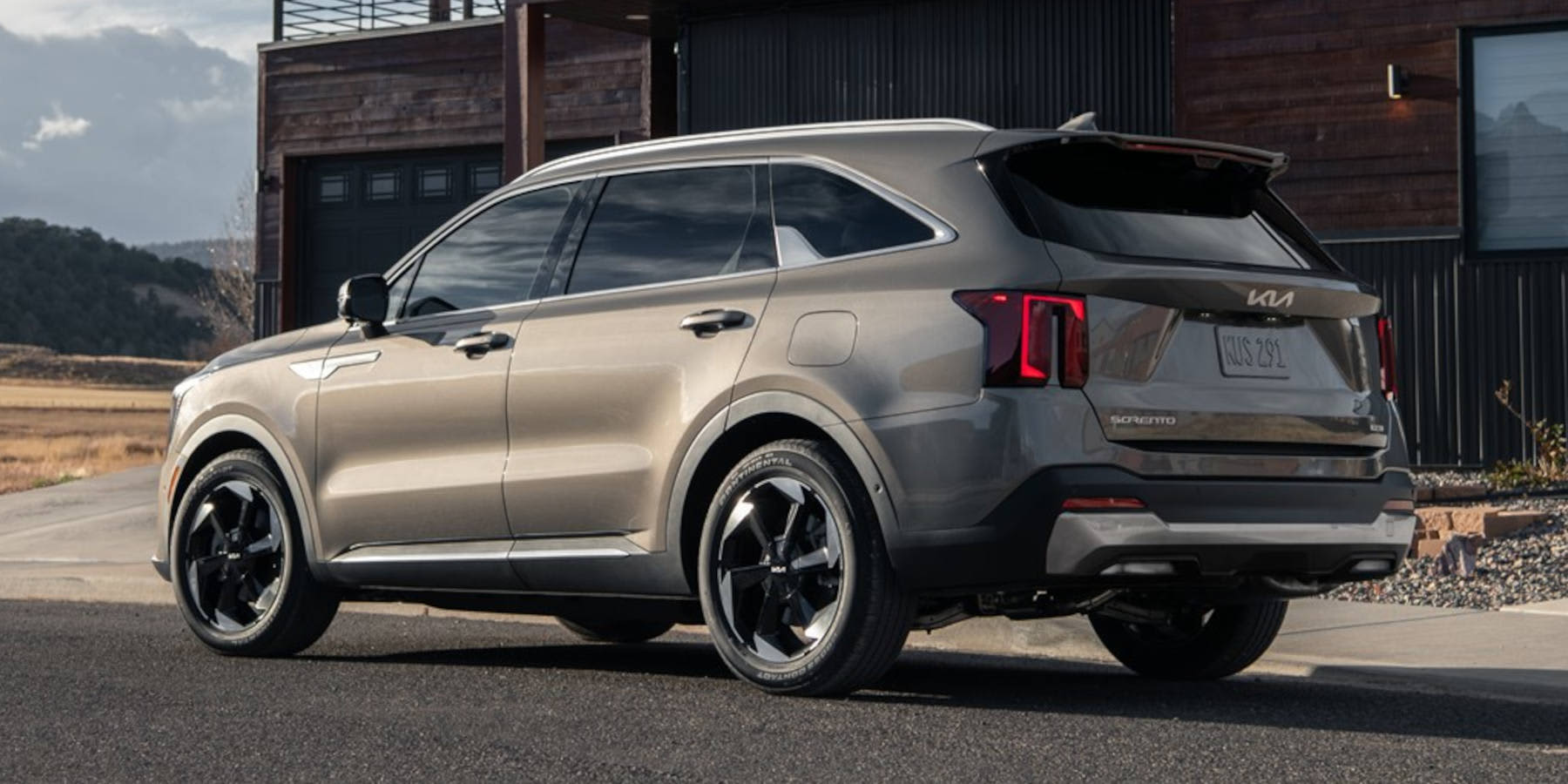 Kia Sorento Plug-in-Hybrid seitliche Heckansicht