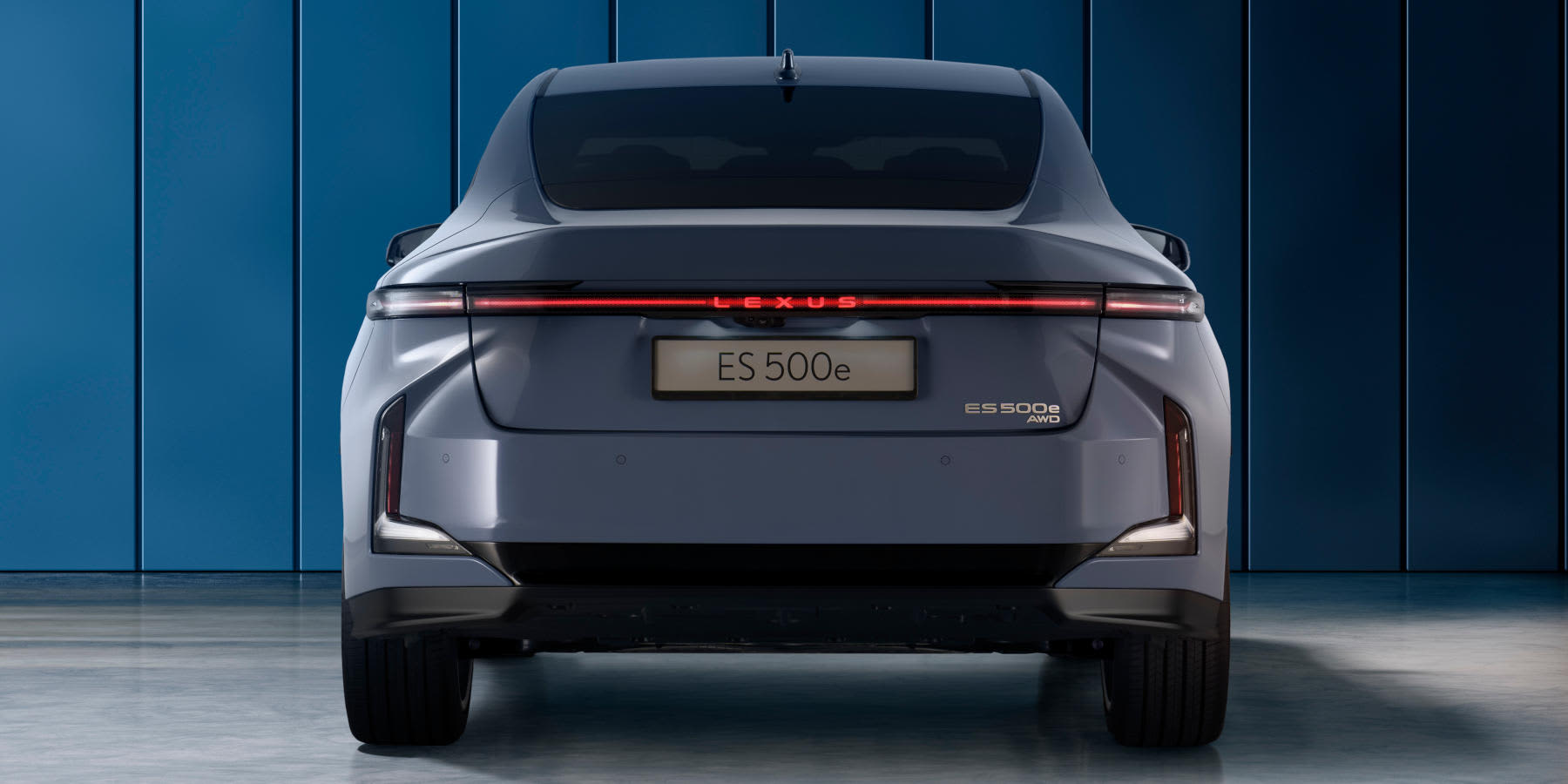 Lexus ES 500e Heck Totealansicht