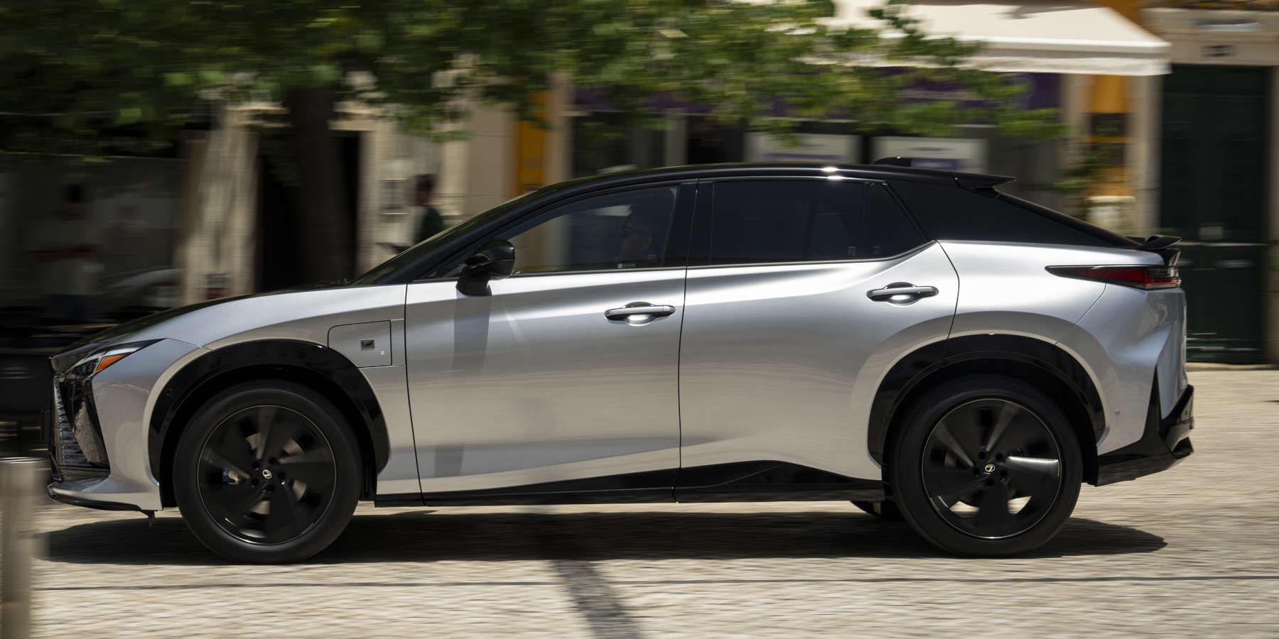 Lexus RZ Seitenansicht
