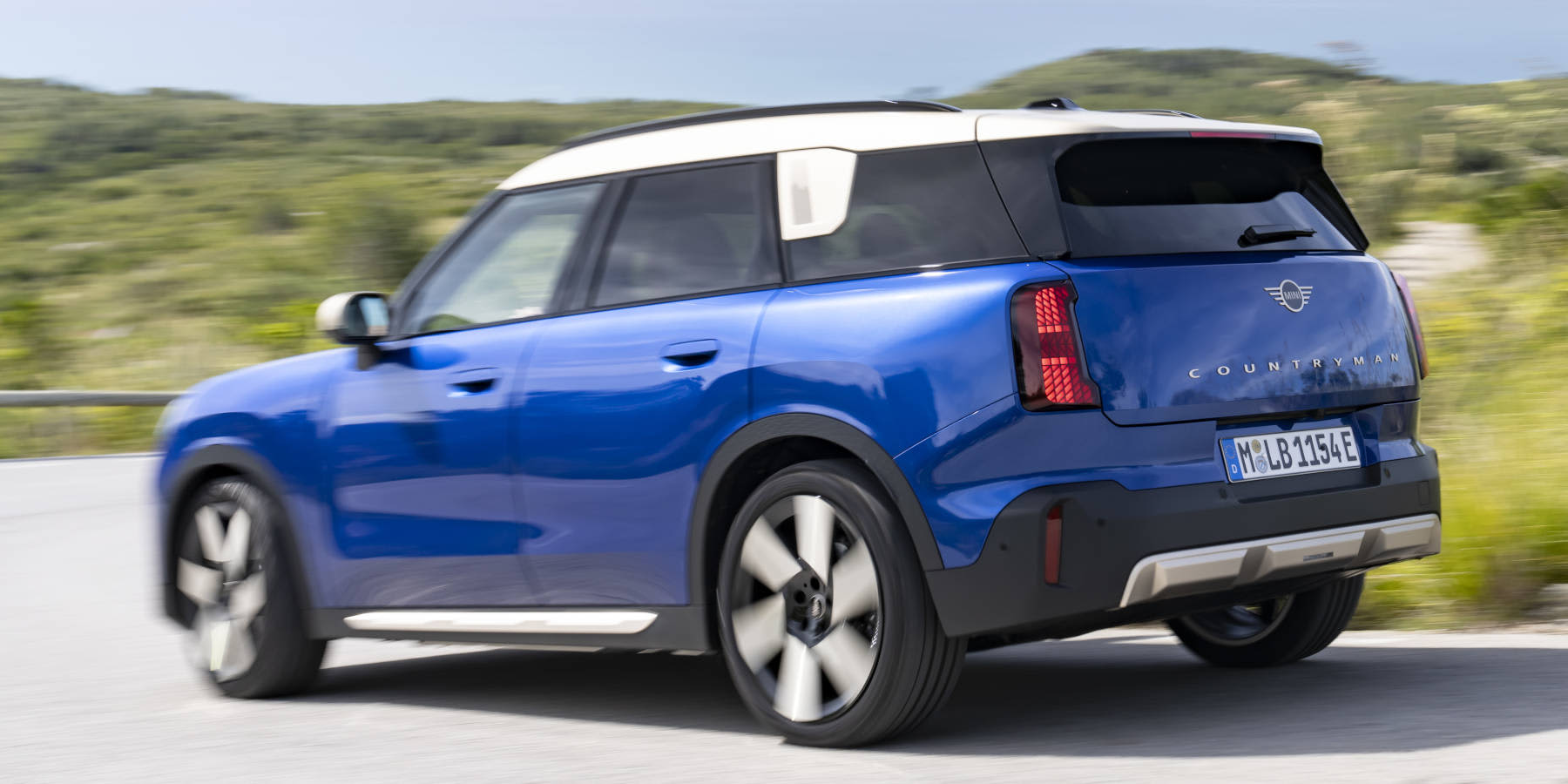 MINI Countryman Electric seitliche Heckansicht