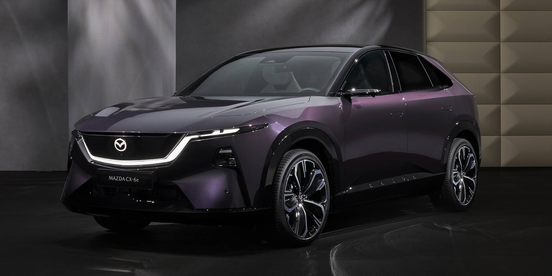 Mazda CX-6e Front seitlich