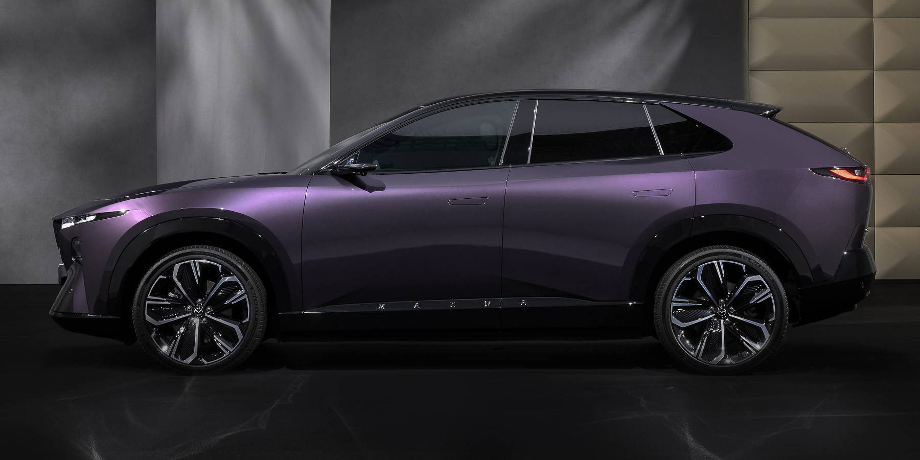Mazda CX-6e Seitenansicht