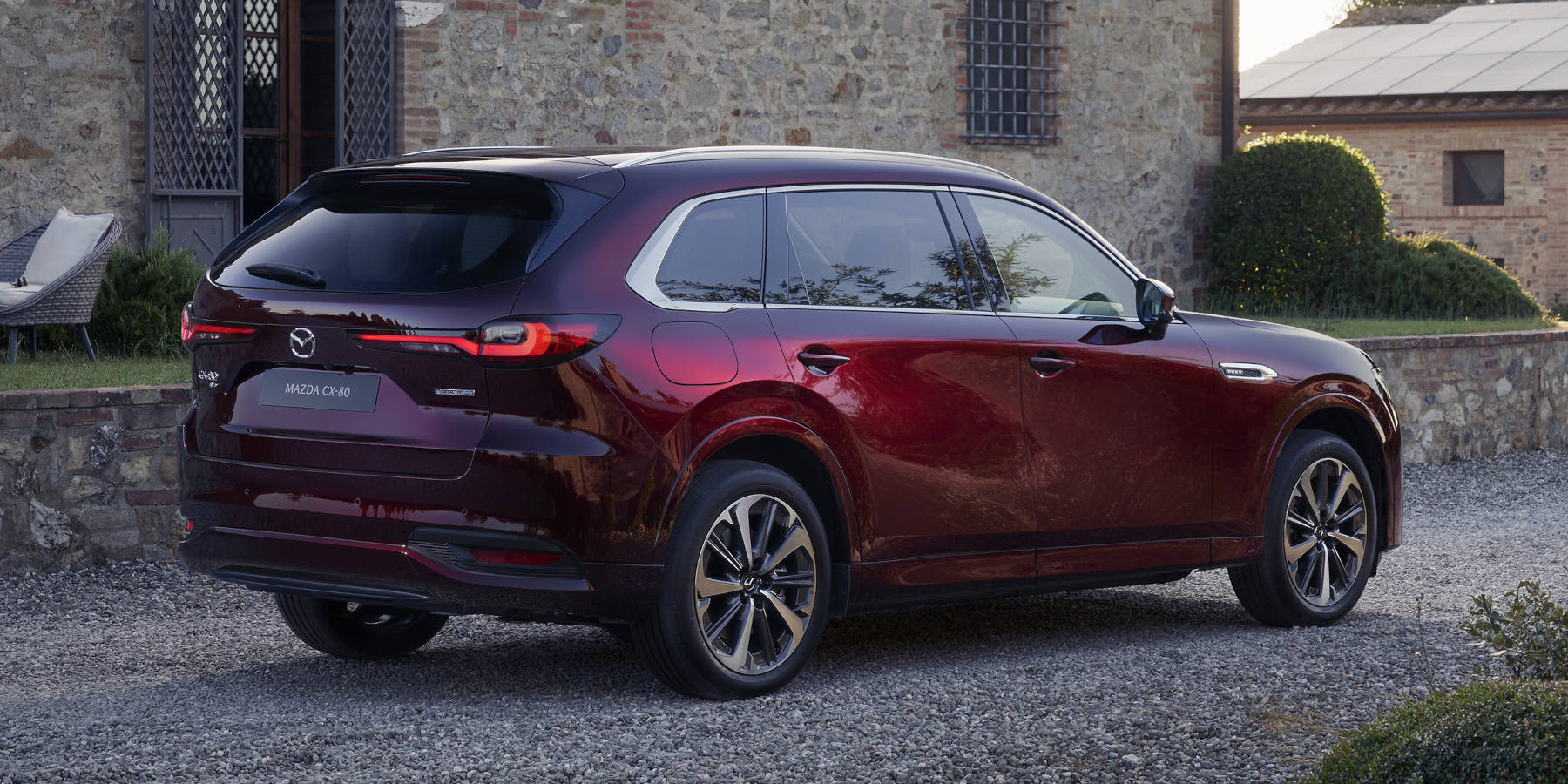 Mazda CX-80 Plug-in-Hybrid seitliche Heckansicht