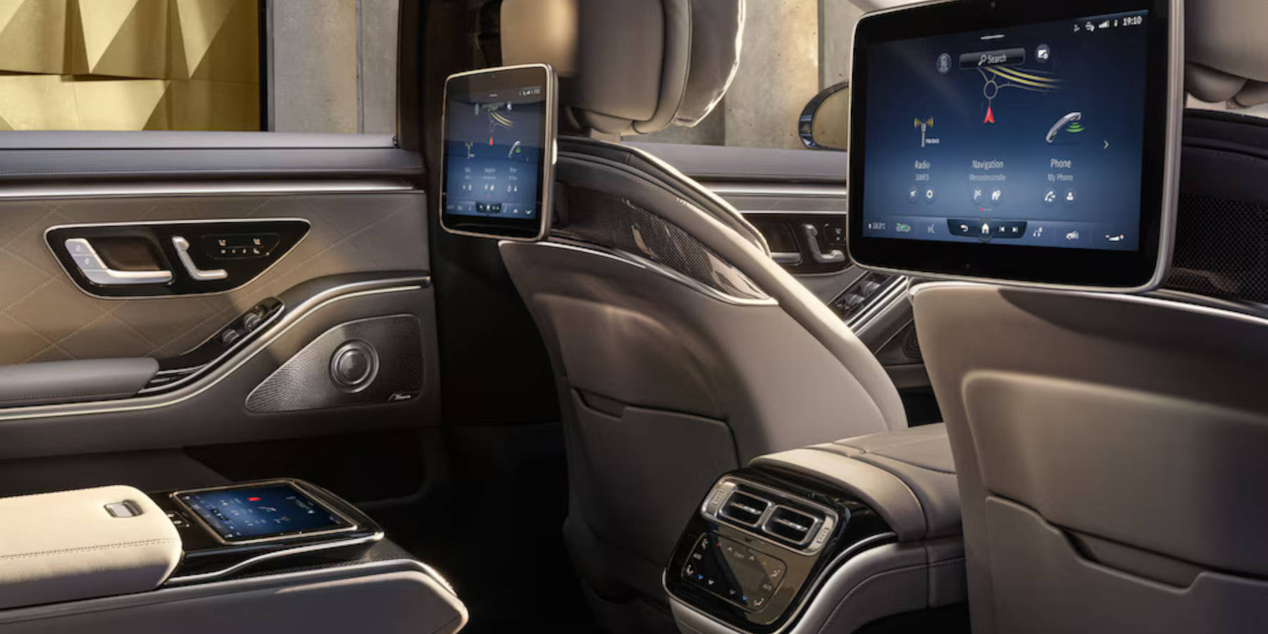 Mercedes S-Klasse Innenraum High End Fond Entertainment