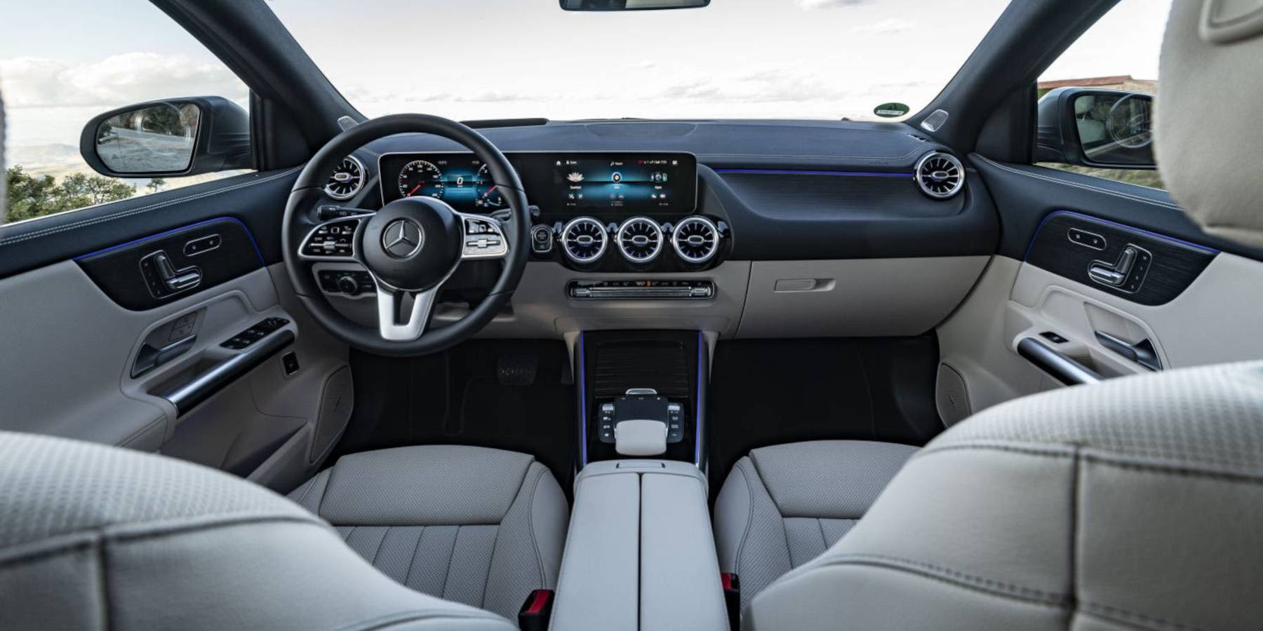 Mercedes GLA Übersicht Innenraum Cockpit