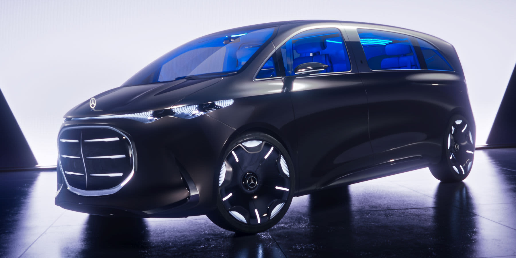 Mercedes-Benz Vision V Front seitlich