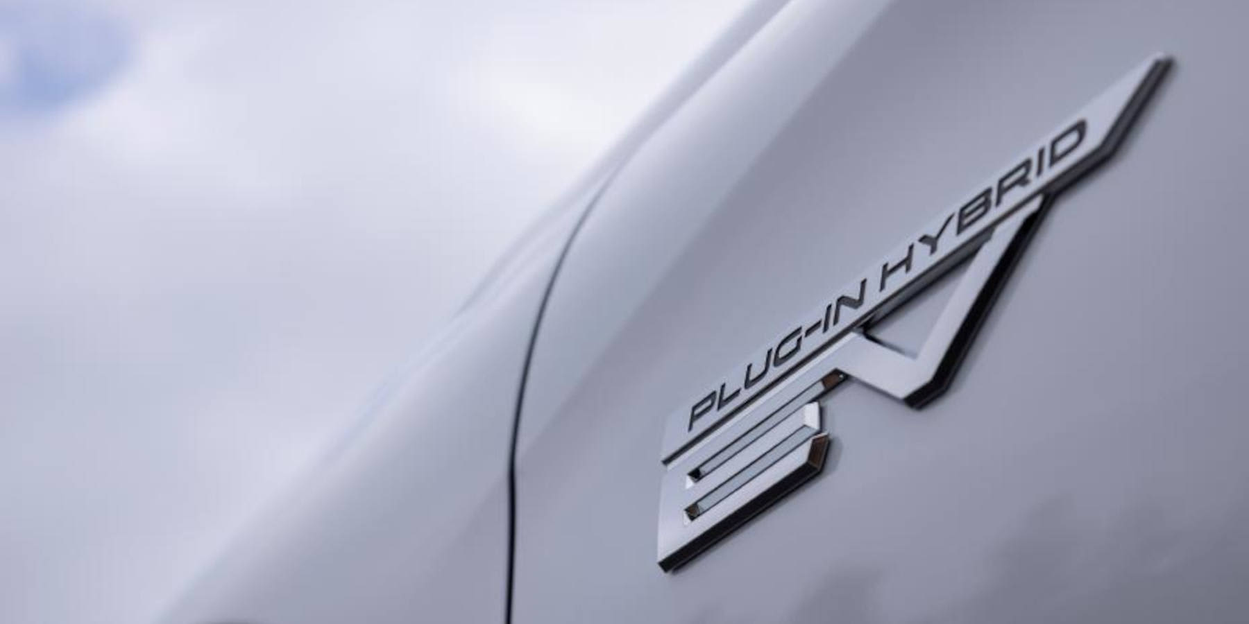 Mitsubishi Outlander Plug-in-Hybrid Emblem