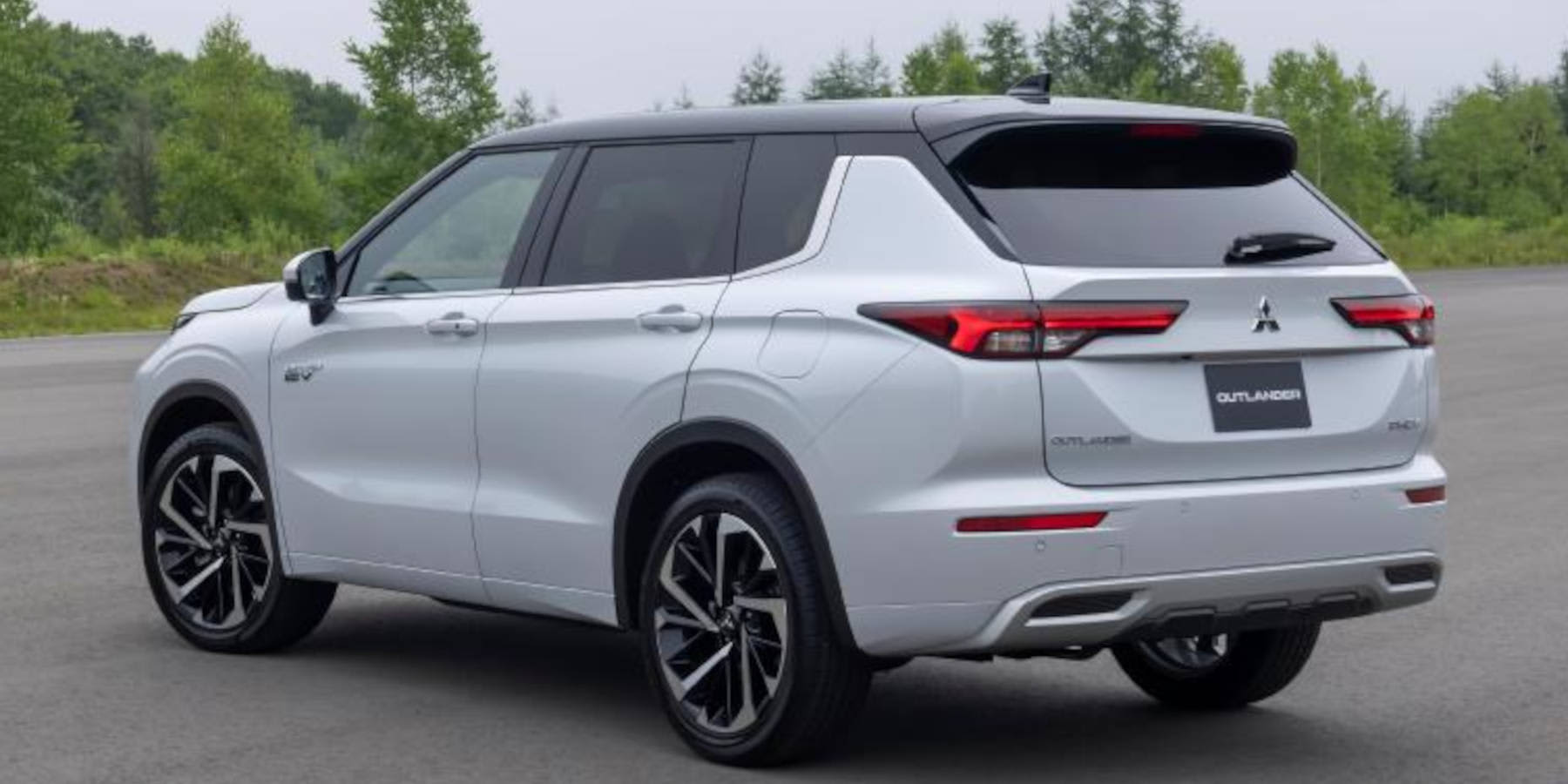 Mitsubishi Outlander Plug-in-Hybrid Heck seitlich