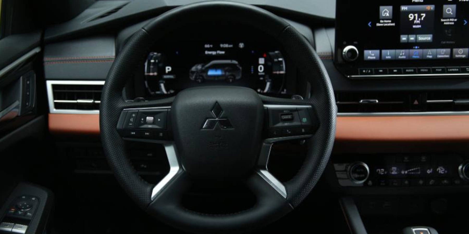 Mitsubishi Outlander Plug-in-Hybrid Innenraum Übersicht Lenkrad