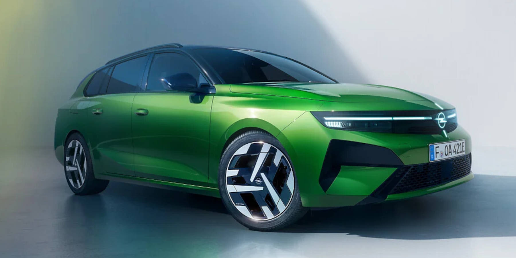 Opel Astra Sports Tourer Seitenansicht