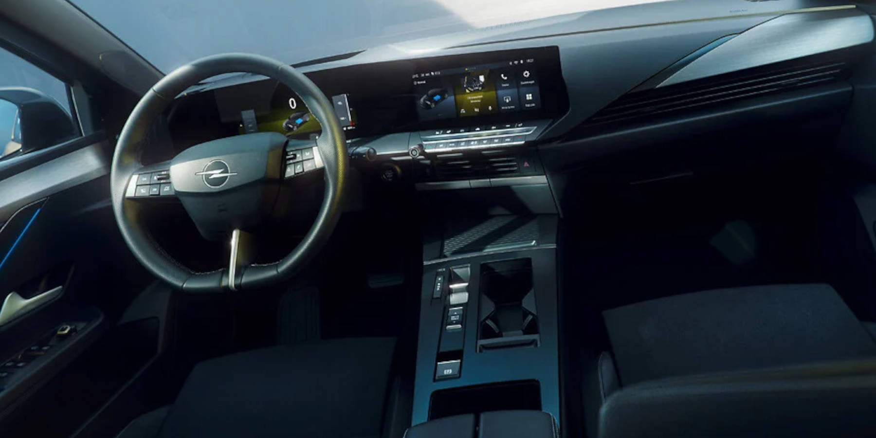 Opel Astra Innenraum Übersicht Cockpit