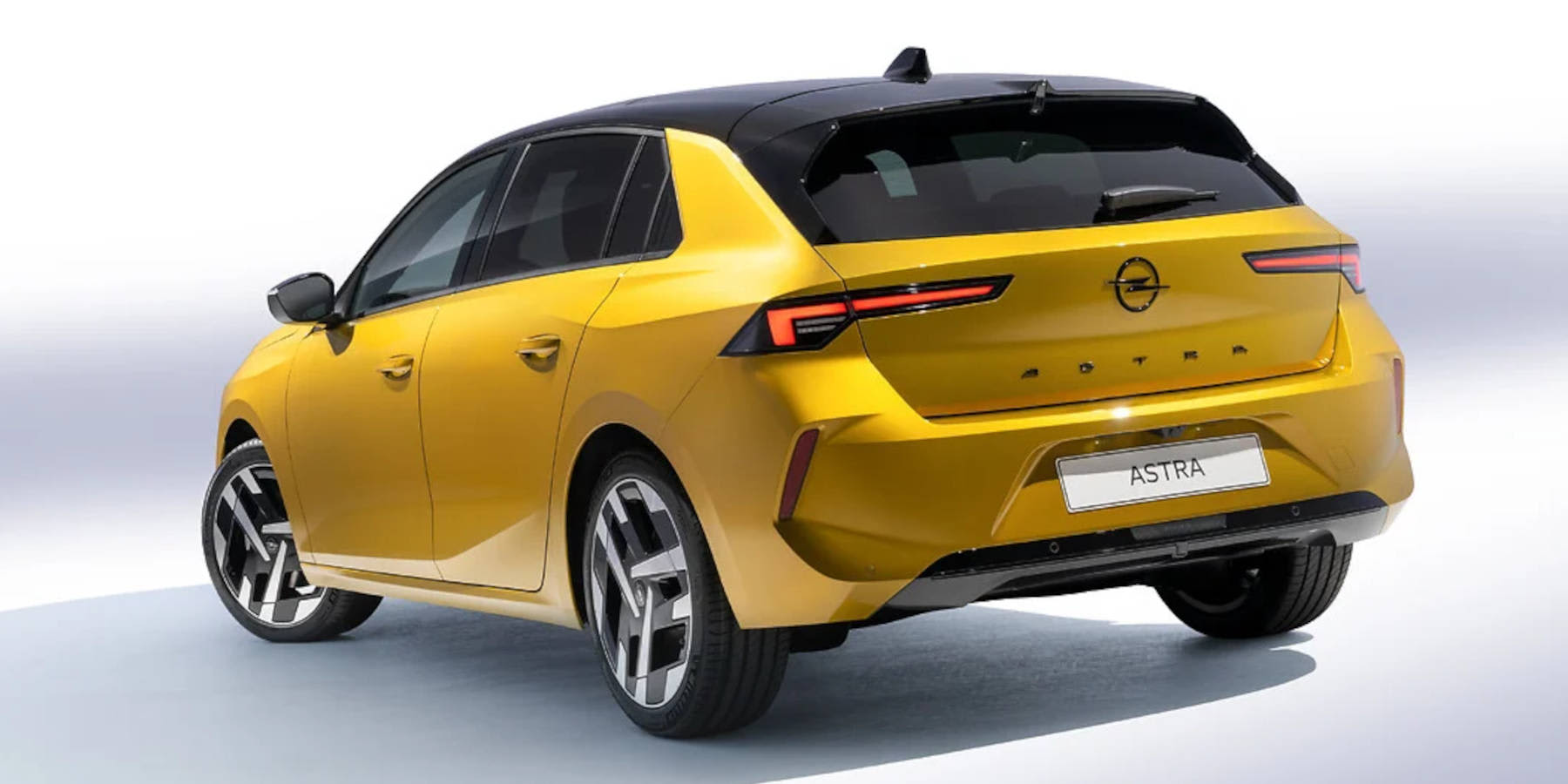 Opel Astra seitliche Heckansicht