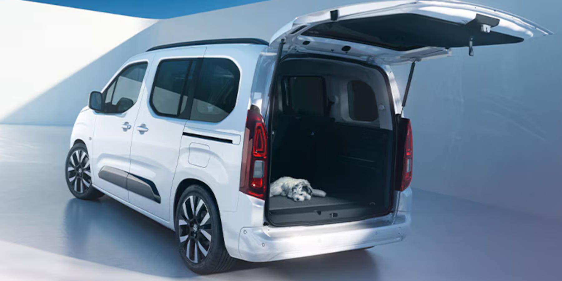 Opel Corsa Electric Heck seitlich 